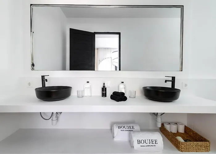 Boujee Boutique 4*